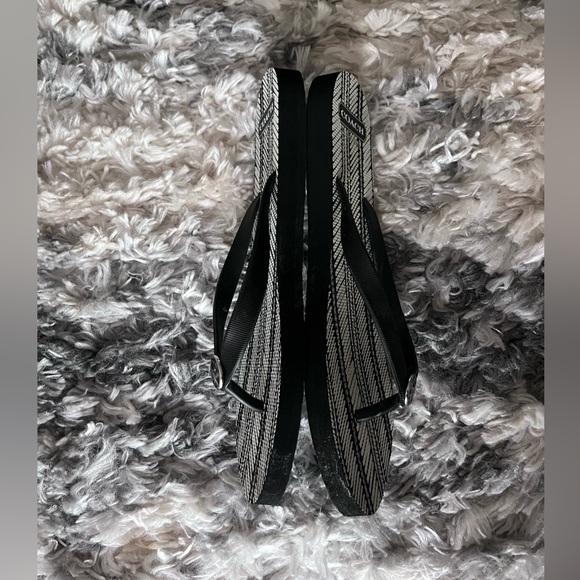 🖤Coach Flip-Flops🖤 - Picture 4 of 10